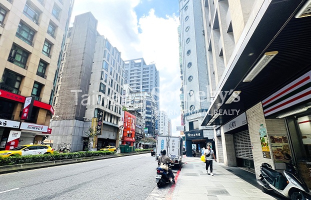 皇翔桂冠黃金店面(7-11)周邊環境